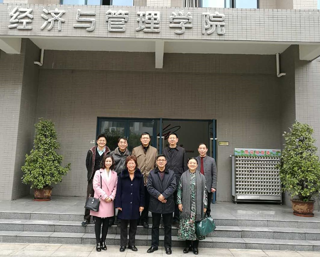 在重庆师大合影